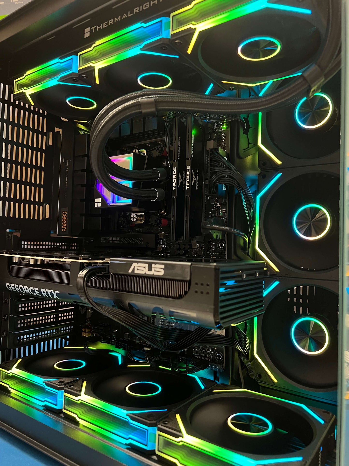 Uniway Gaming PC - AMD Ryzen 7 9800X3D - RTX 5080 - 32GB DDR5