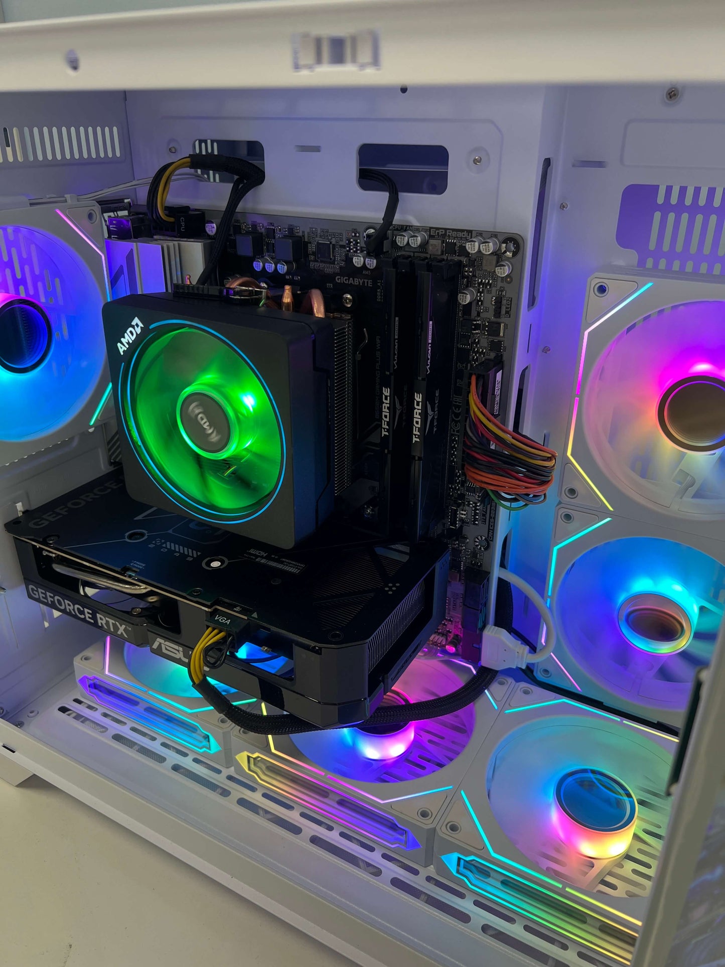 Uniway Gaming PC - AMD Ryzen 5 7600X - RTX 5060 Ti - 32GB DDR5